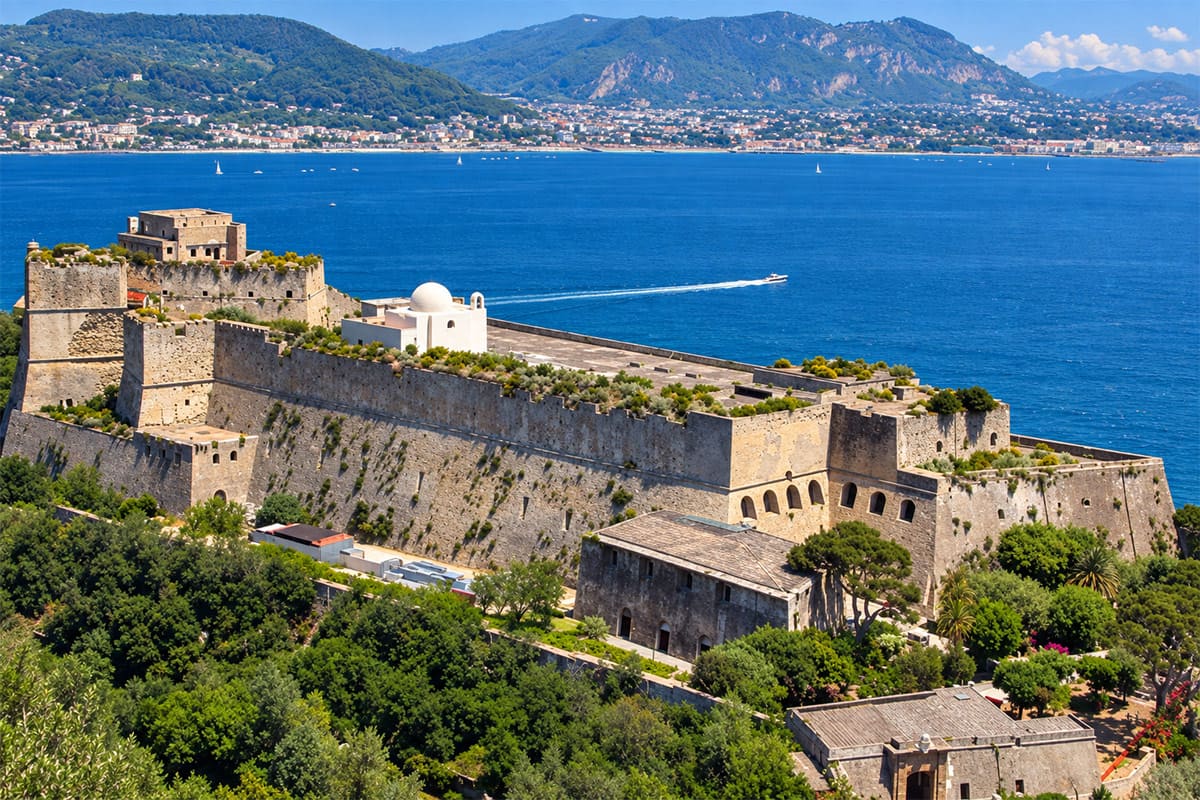Private Phlegraean Fields Tour Aragonese Castle of Baia